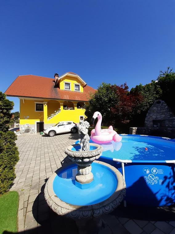 Apartma Ajda Komenda Buitenkant foto