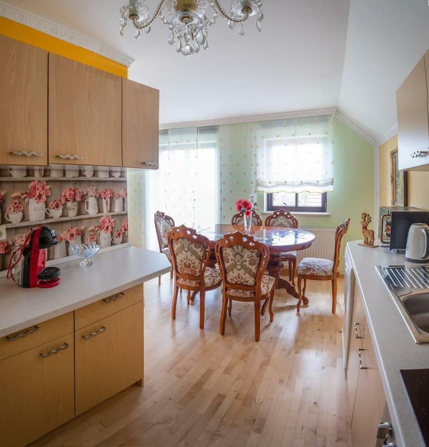 Apartma Ajda Komenda Buitenkant foto