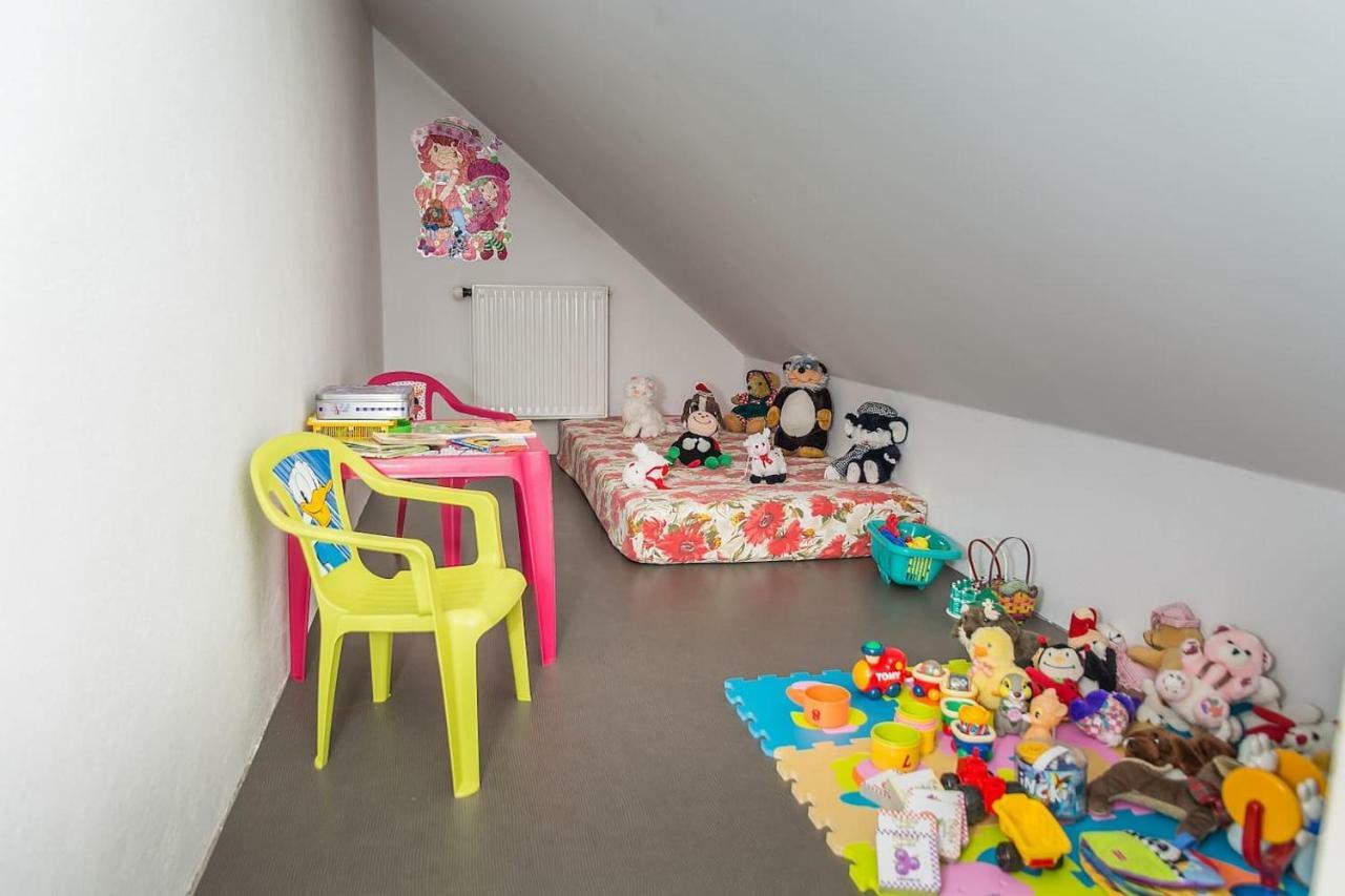 Apartma Ajda Komenda Buitenkant foto